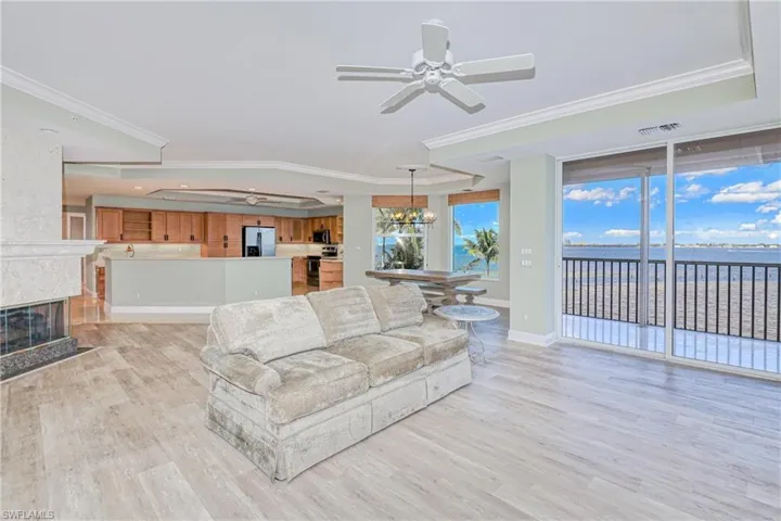 Open, spacious & light!