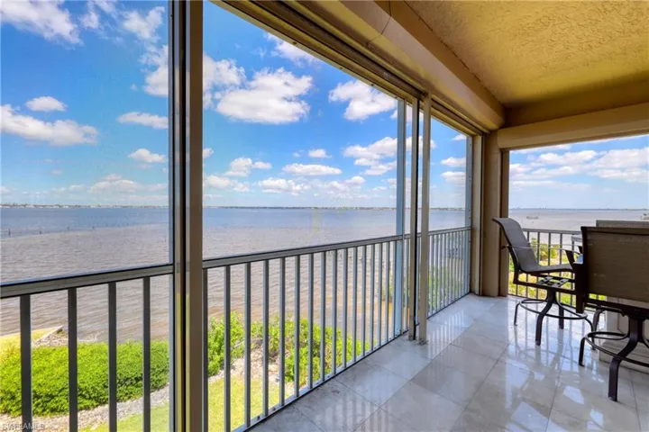 Right on the Caloosahatchee River!