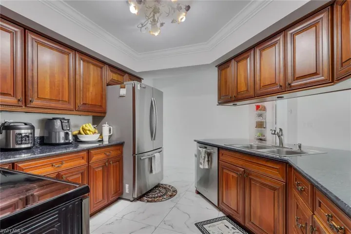 521 31st St Sw, Naples, Florida 34117