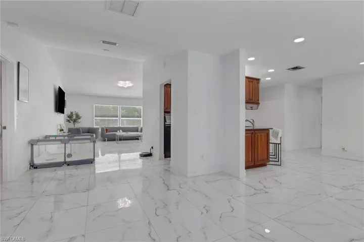 521 31st St Sw, Naples, Florida 34117