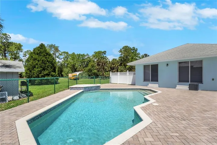 521 31st St Sw, Naples, Florida 34117