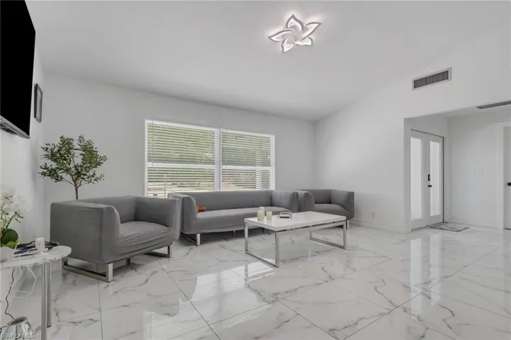 521 31st St Sw, Naples, Florida 34117