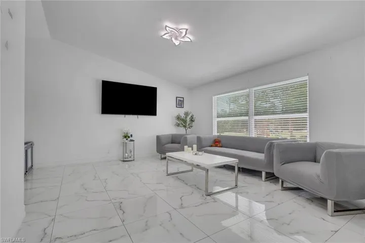 521 31st St Sw, Naples, Florida 34117
