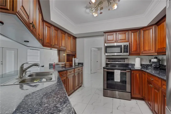 521 31st St Sw, Naples, Florida 34117