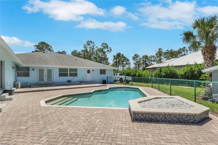 521 31st St Sw, Naples, Florida 34117