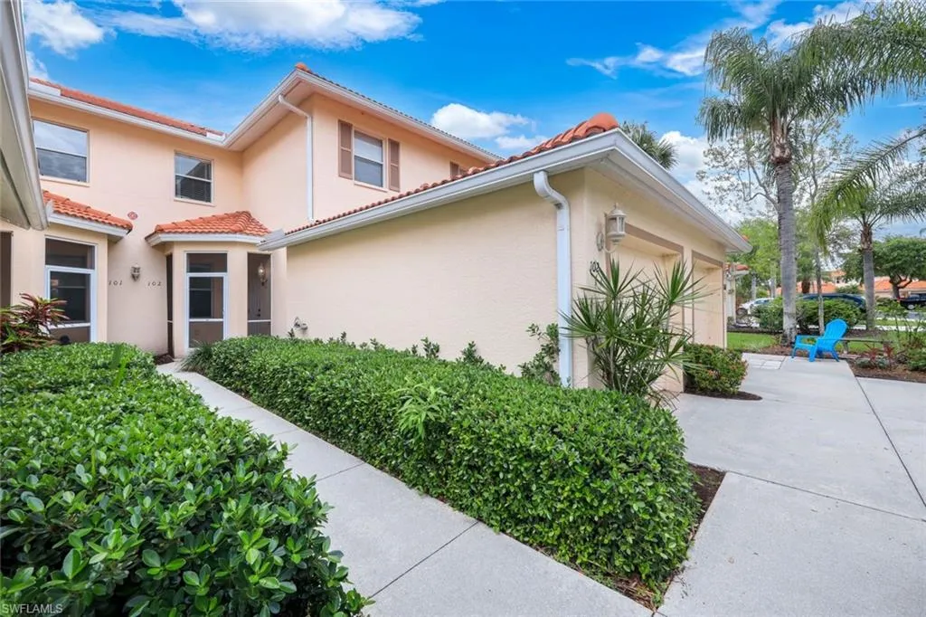 360 Robin Hood CIR, Naples, FL 34104,224027346