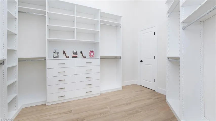 Hers Closet
