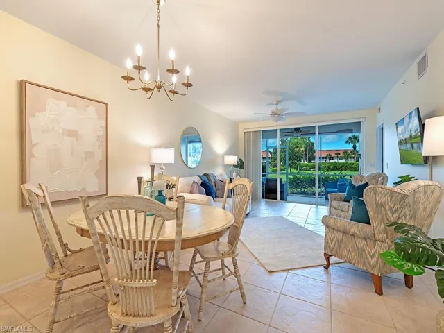 Cheerful, bright and open living, dining and kitchen and breakfast areaa
