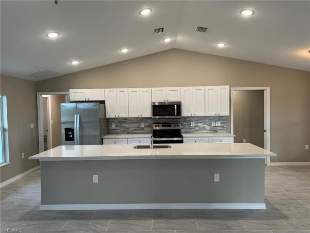 1640 NW 2nd  ST, Cape Coral, FL 33993