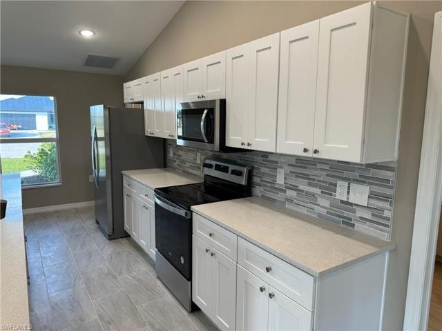 1640 NW 2nd  ST, Cape Coral, FL 33993