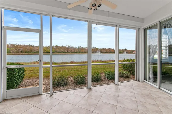 Sun room with the Lake view