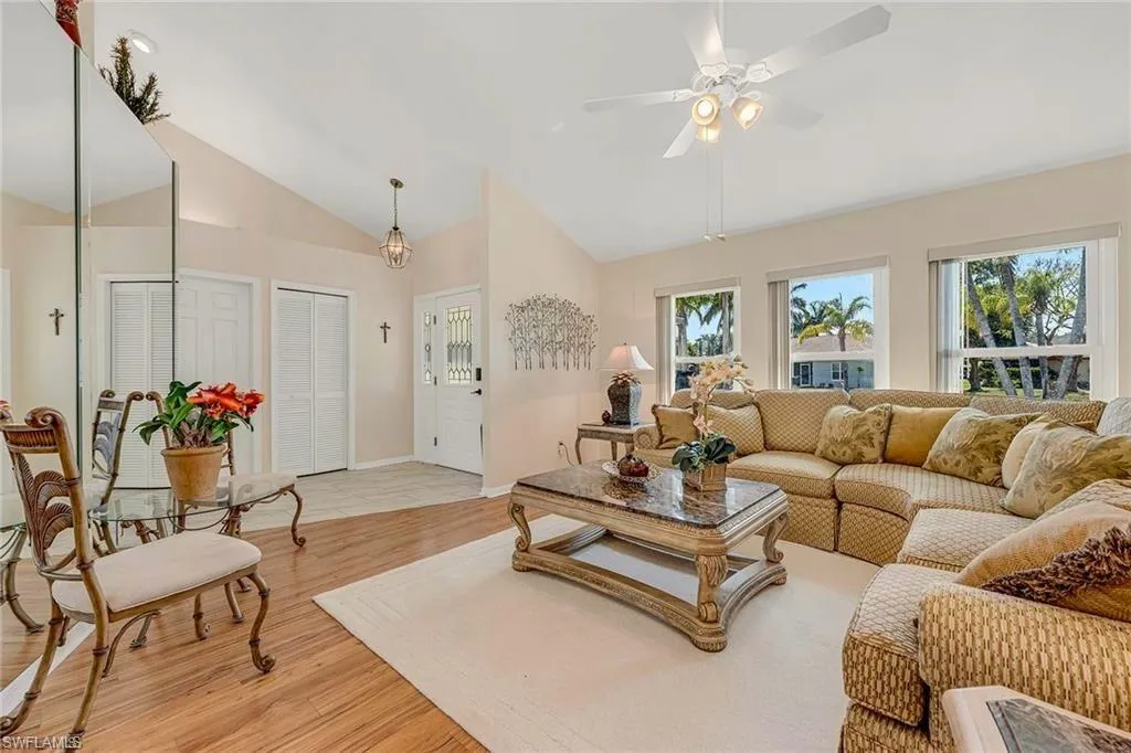 112 Bordeaux CIR, Naples, FL 34112,225051247