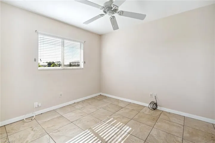 Empty room featuring ceiling fan