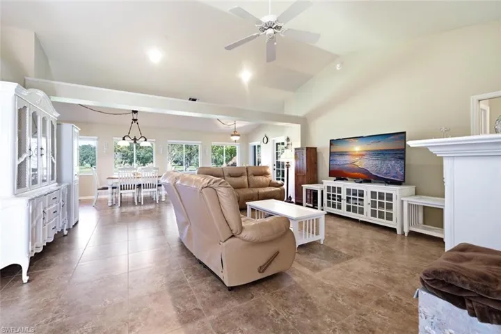 112 Bordeaux Ct, Naples, Florida 34112