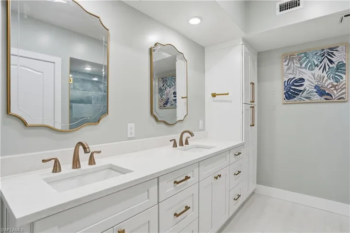 7671 Pebble Creek Cir 204, Naples, Florida 34108