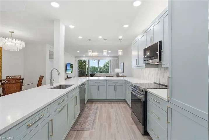 7671 Pebble Creek Cir 204, Naples, Florida 34108