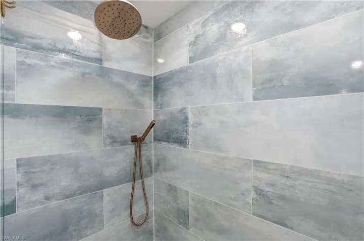 7671 Pebble Creek Cir 204, Naples, Florida 34108
