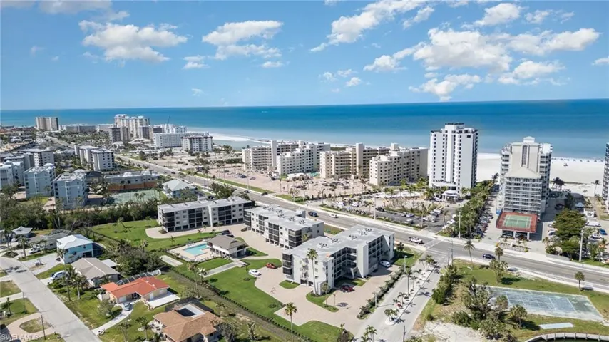 Walking distance to the Beach for amazing sunsets!