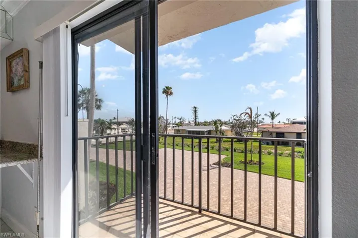 2nd smaller lanai.