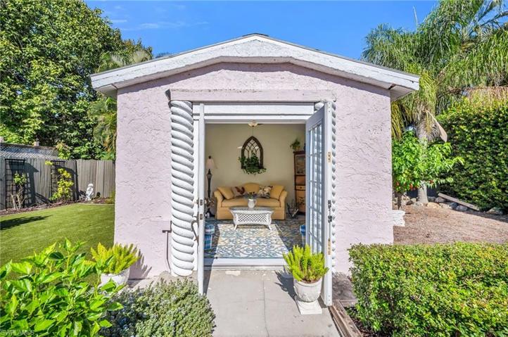 She Shed/Guest House - Entry