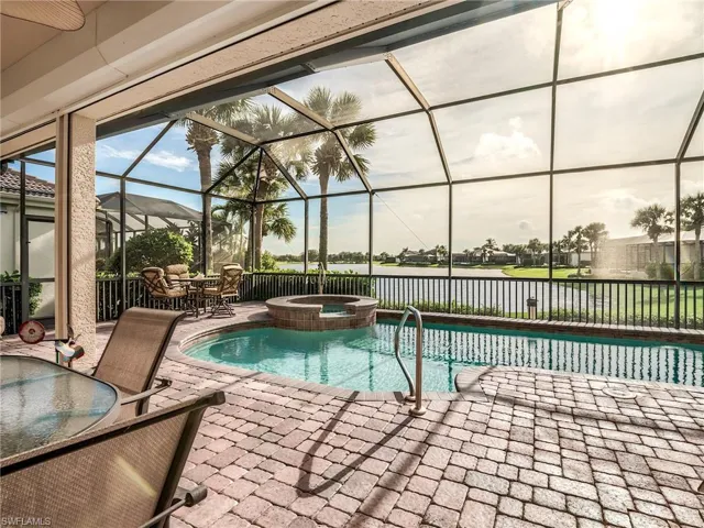 Pool view to the left