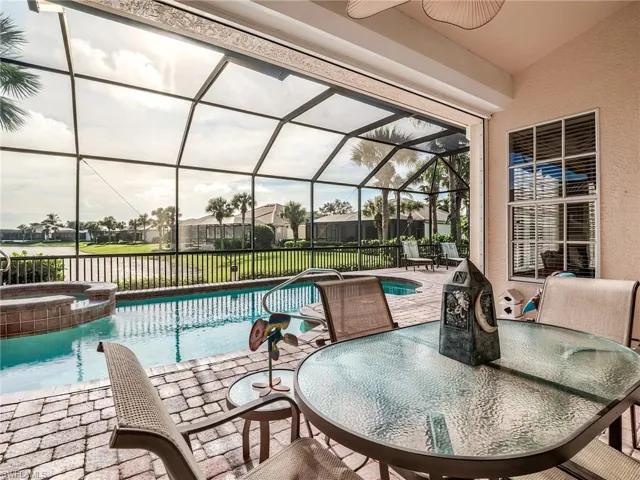 Covered dining area on lanai