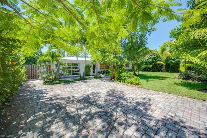 1304  Milano  DR, Naples, FL 34103