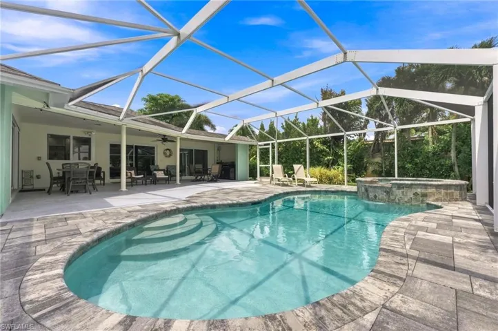 350 Pinehurst Cir, Naples, Florida 34113