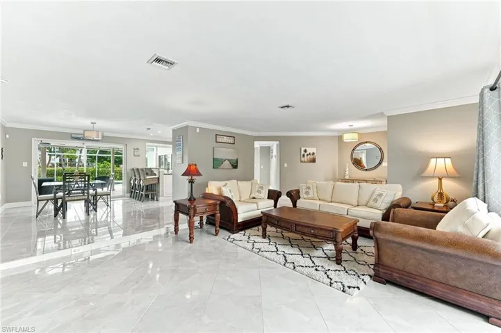 350 Pinehurst Cir, Naples, Florida 34113