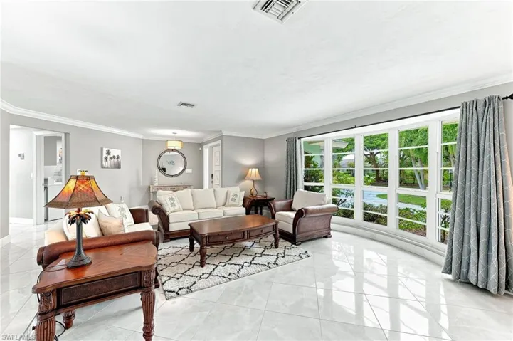 350 Pinehurst Cir, Naples, Florida 34113