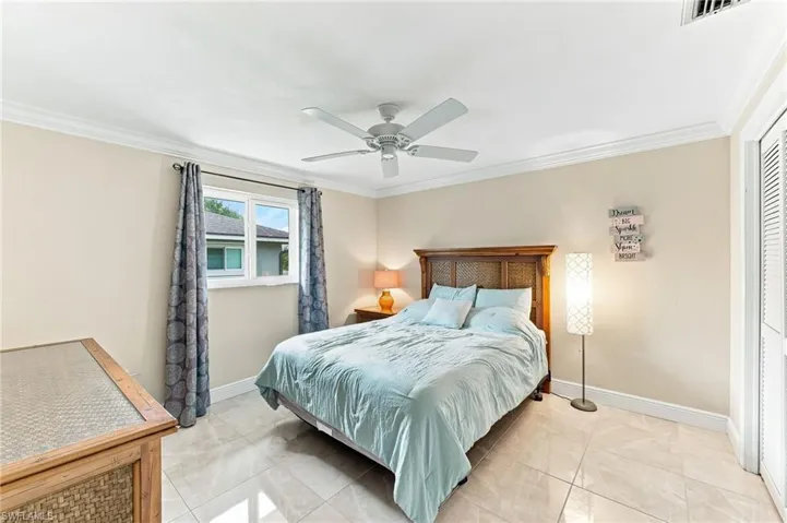 350 Pinehurst Cir, Naples, Florida 34113