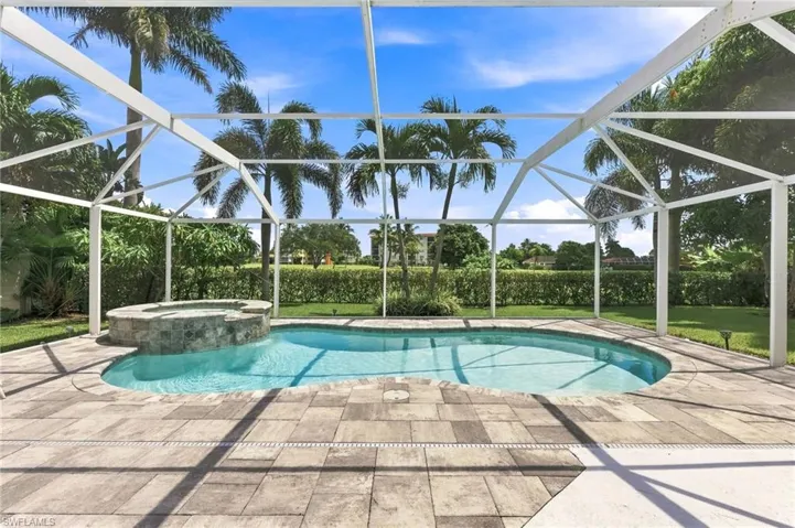 350 Pinehurst Cir, Naples, Florida 34113