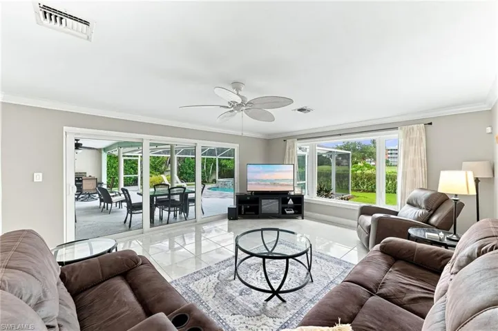 350 Pinehurst Cir, Naples, Florida 34113