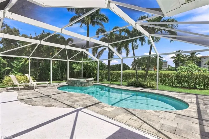 350 Pinehurst Cir, Naples, Florida 34113