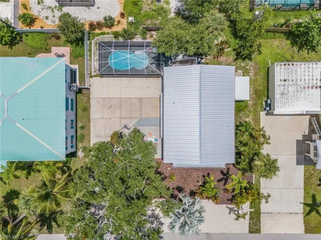 Birds eye view of property