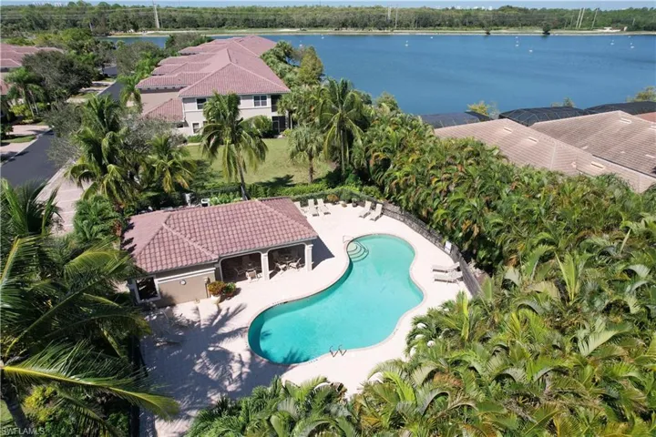 Community Pool, Spa, and BBQ.