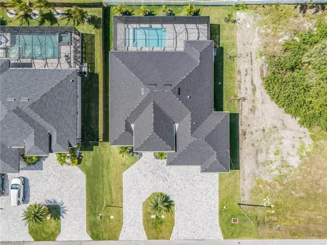 Birds eye view of property