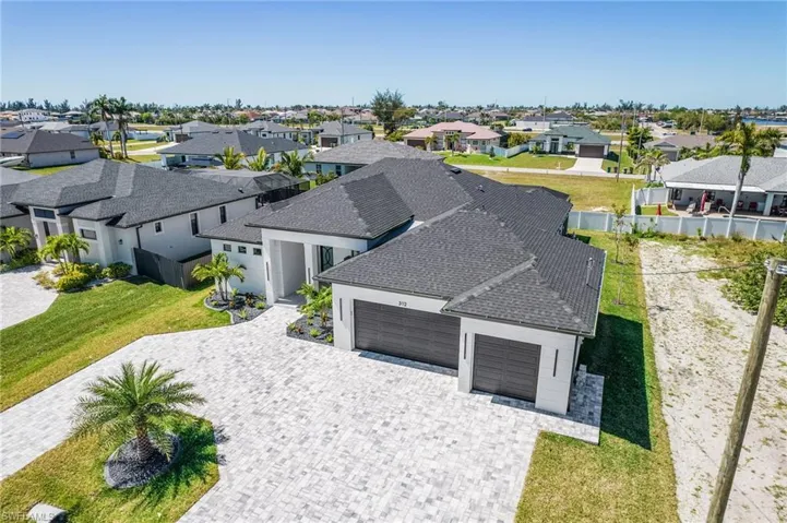 Birds eye view of property featuring a residential view