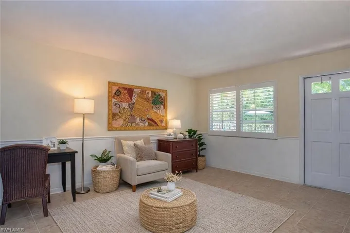 4290  Gulfstream  DR, Naples, FL 34112