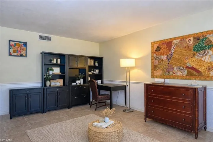 4290  Gulfstream  DR, Naples, FL 34112