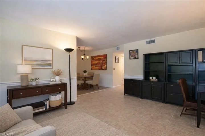 4290  Gulfstream  DR, Naples, FL 34112