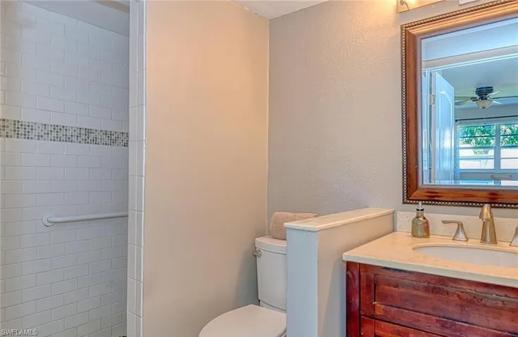 4290  Gulfstream  DR, Naples, FL 34112