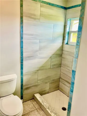 Easy access stand-up shower for the utmost safety
