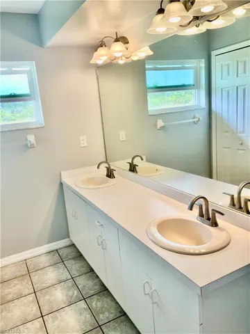 Daul vanity in the Master Bathroom