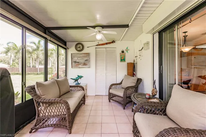Sunroom / solarium with ceiling fan