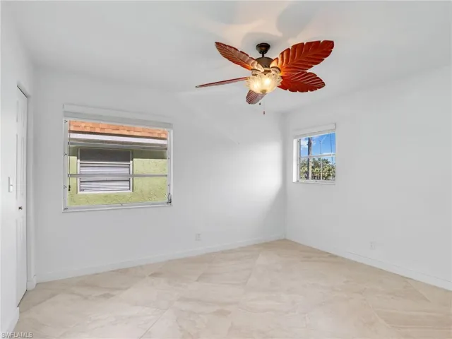 Unfurnished room featuring baseboards and a ceiling fan