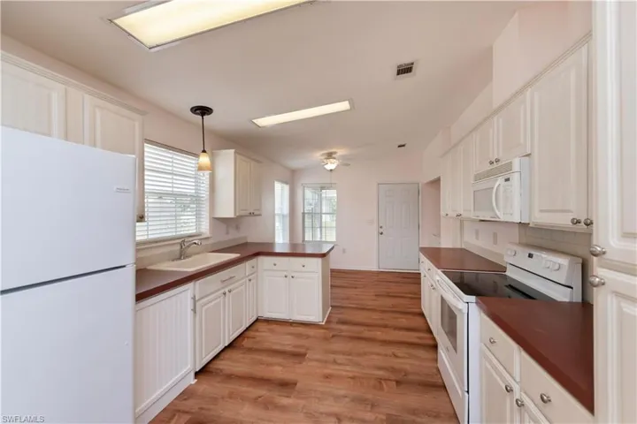 2004  Hercules  RD, Labelle, FL 33935