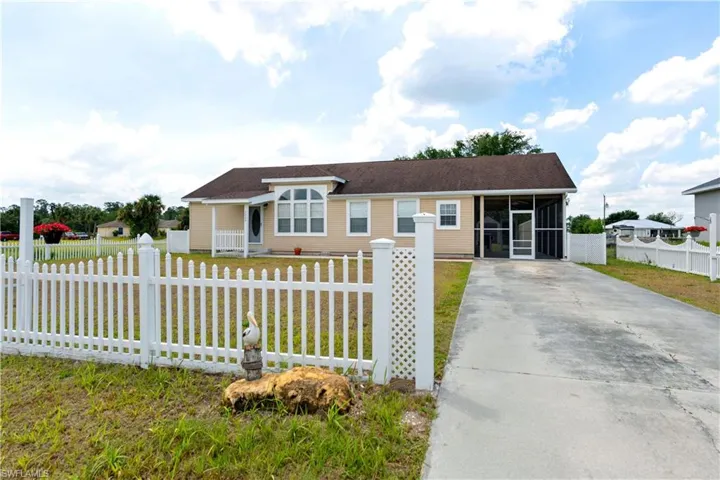 2004  Hercules  RD, Labelle, FL 33935
