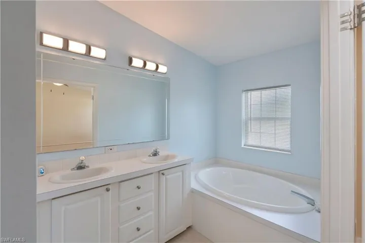 2004  Hercules  RD, Labelle, FL 33935