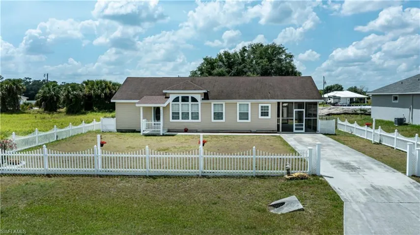 2004  Hercules  RD, Labelle, FL 33935